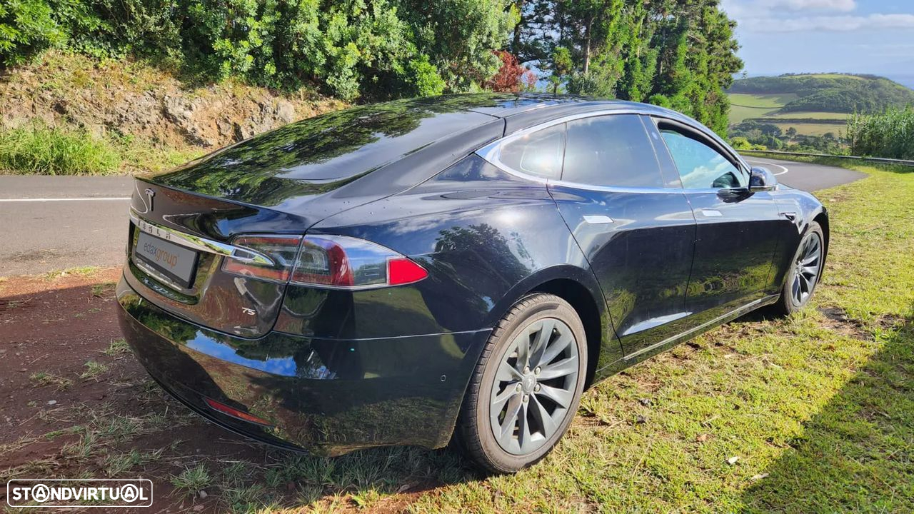 Tesla Model S - 2