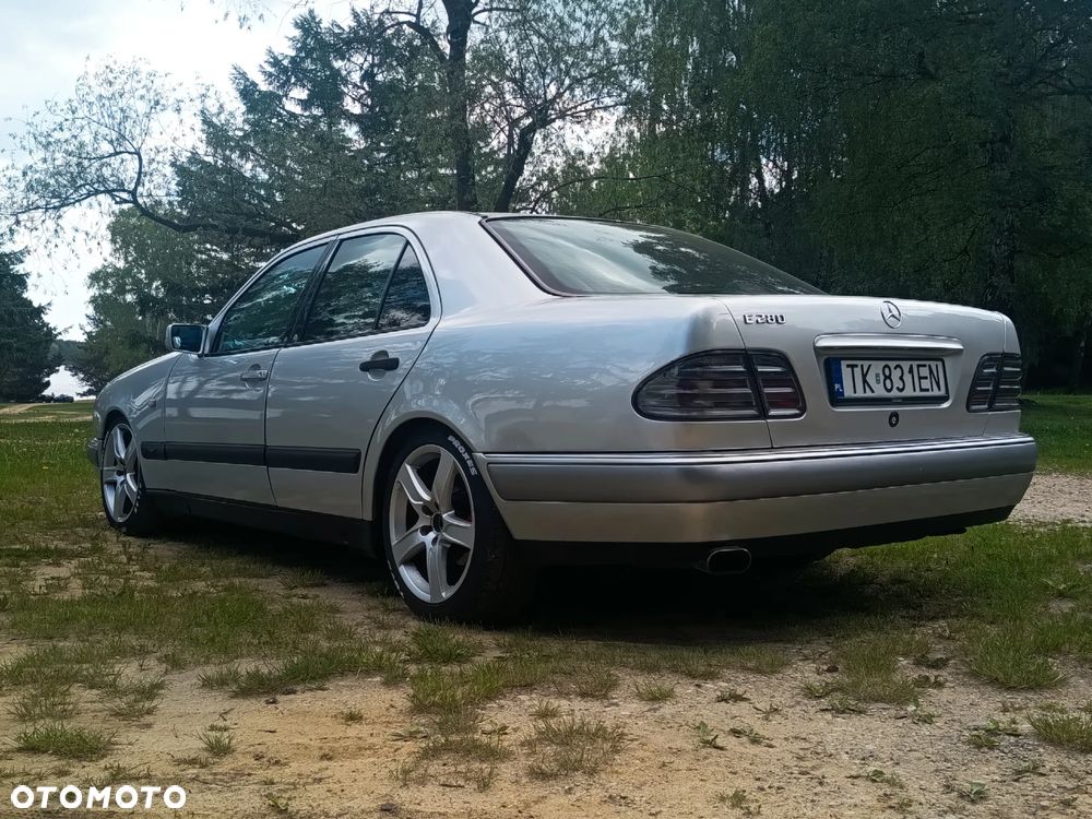 Mercedes-Benz Klasa E 230 Avantgarde - 27