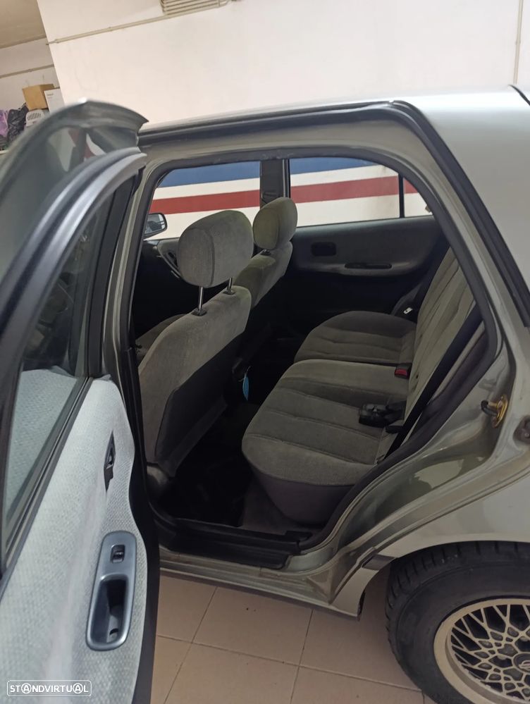 Nissan Sunny Hatchback 1.4 SLX - 12