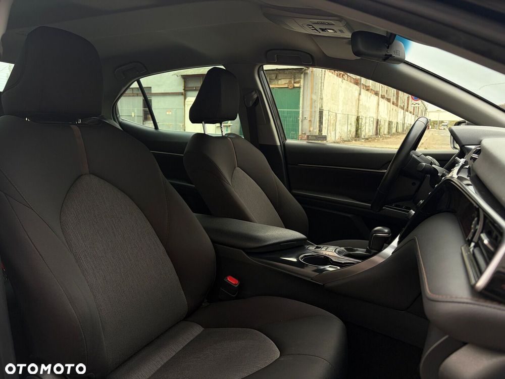 Toyota Camry 2.5 Hybrid Comfort CVT - 36