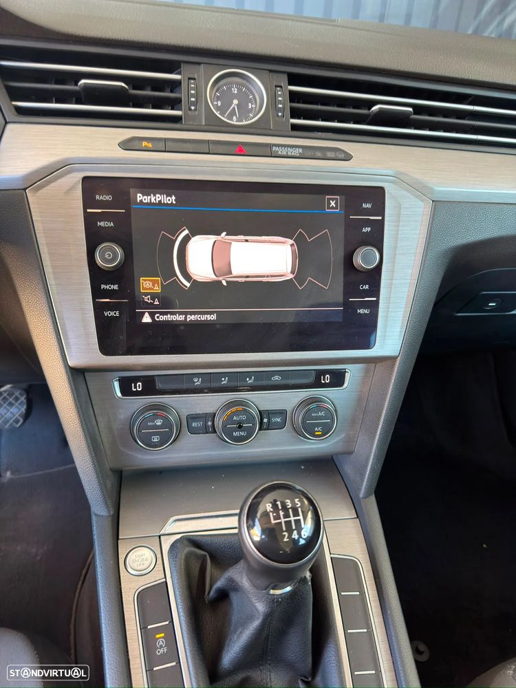 VW Passat 1.6 TDI (BlueMotion ) Trendline - 24