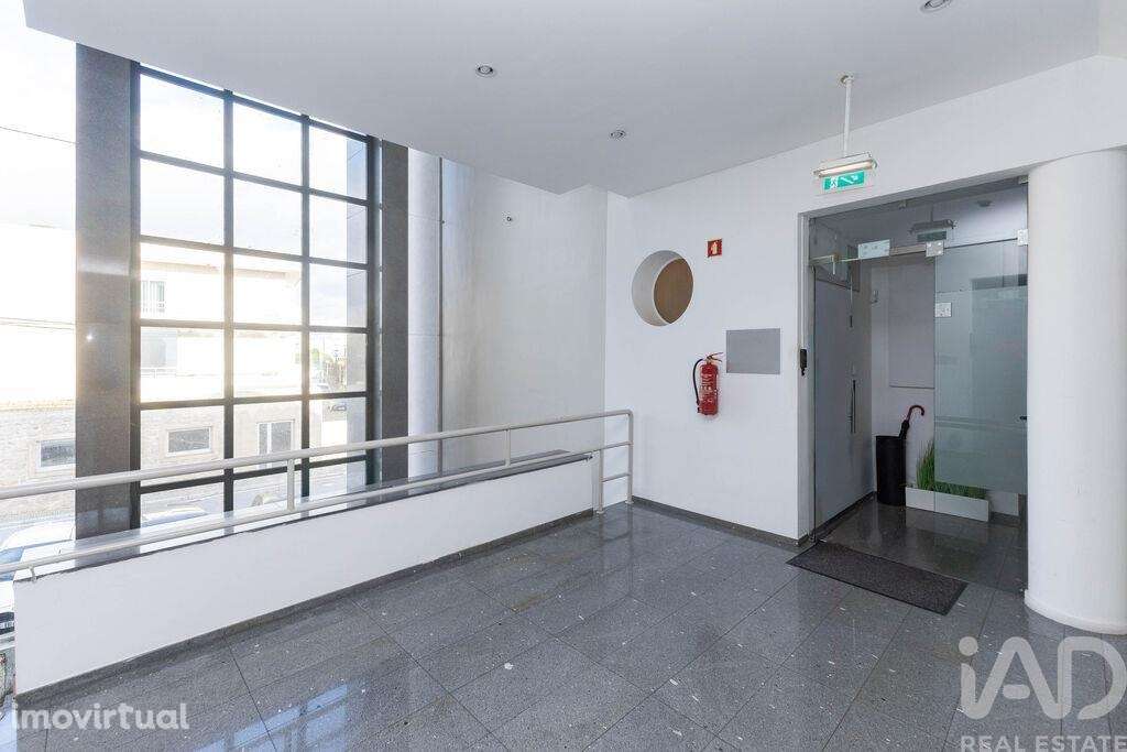 Prédio em Moreira - Grande imagem: 5/25