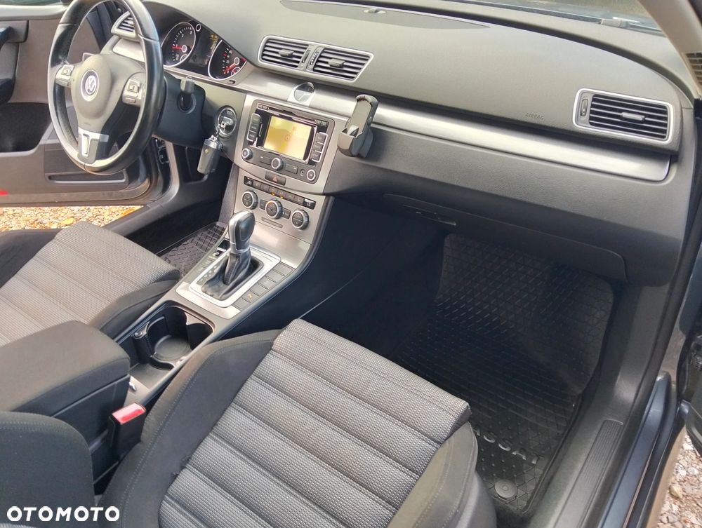 Volkswagen Passat - 8