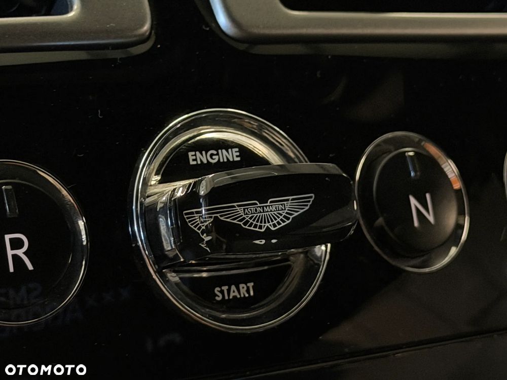Aston Martin V8 Vantage - 27