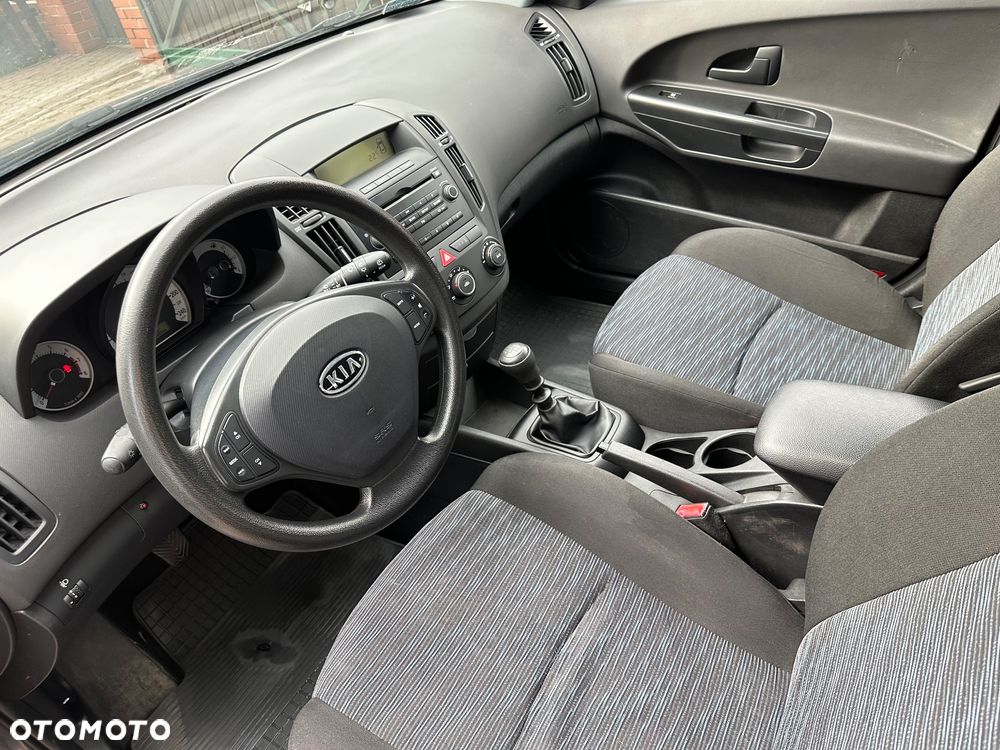 Kia Ceed - 12