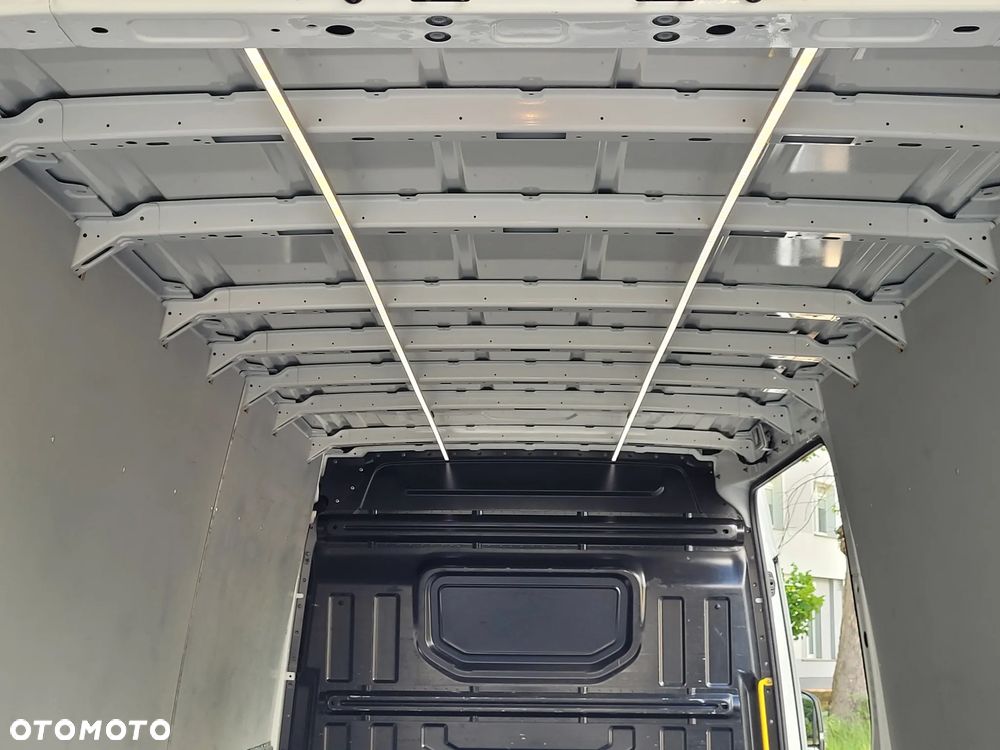 Volkswagen Crafter 35 BiTDI (14,4m3) - 11