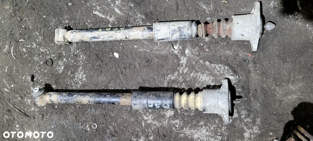 Volkswagen Golf 4 amortyzatory tył - 3