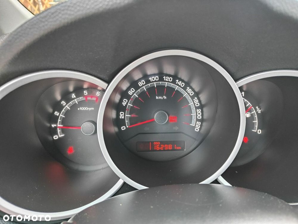 Kia Venga - 9