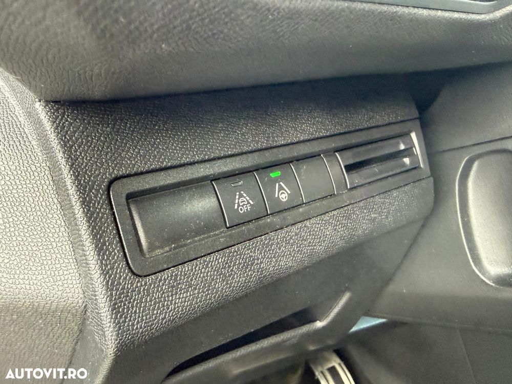 Peugeot 3008 1.2 PureTech 130 EAT8 GT - 32