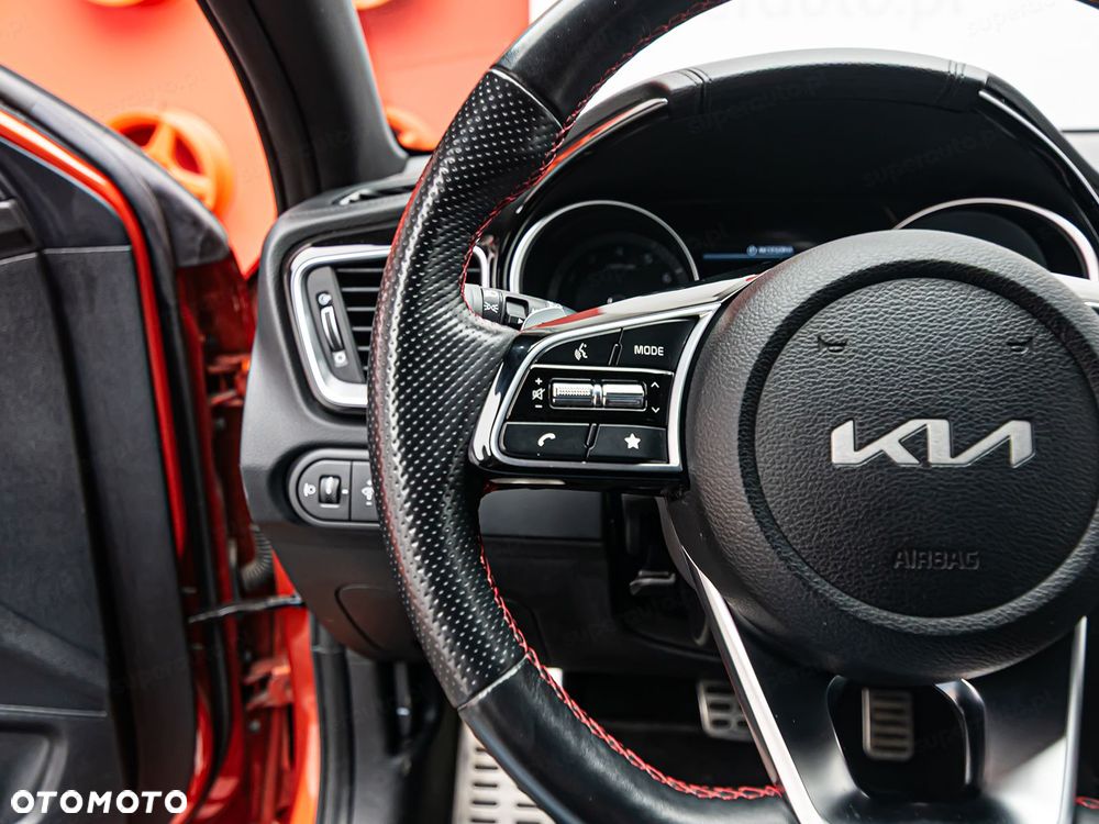 Kia ProCeed 1.6 T-GDI GT DCT - 13