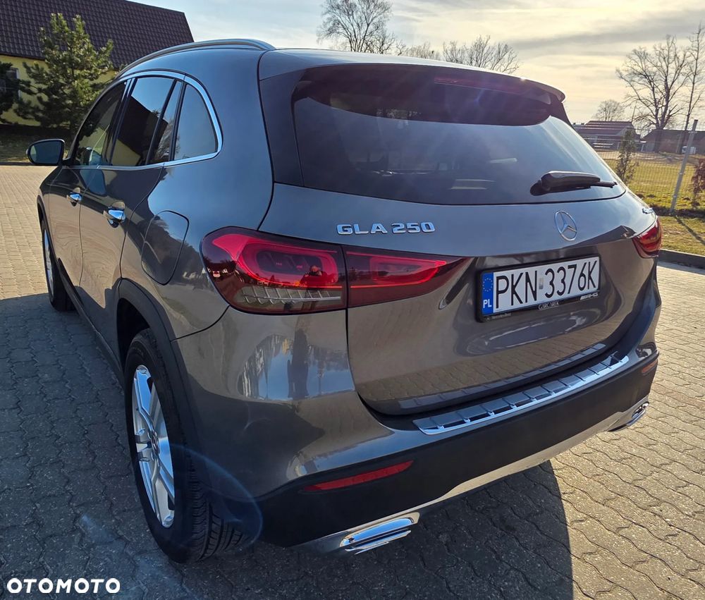 Mercedes-Benz GLA 250 4Matic 8G-DCT Progressive - 30