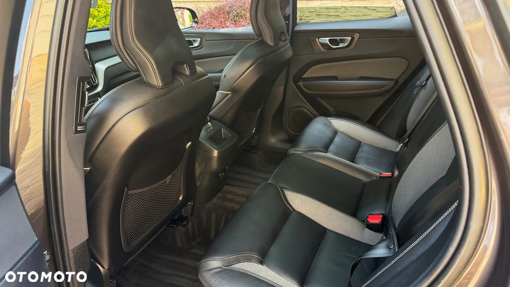 Volvo XC 60 B4 D AWD Ultimate Bright - 23