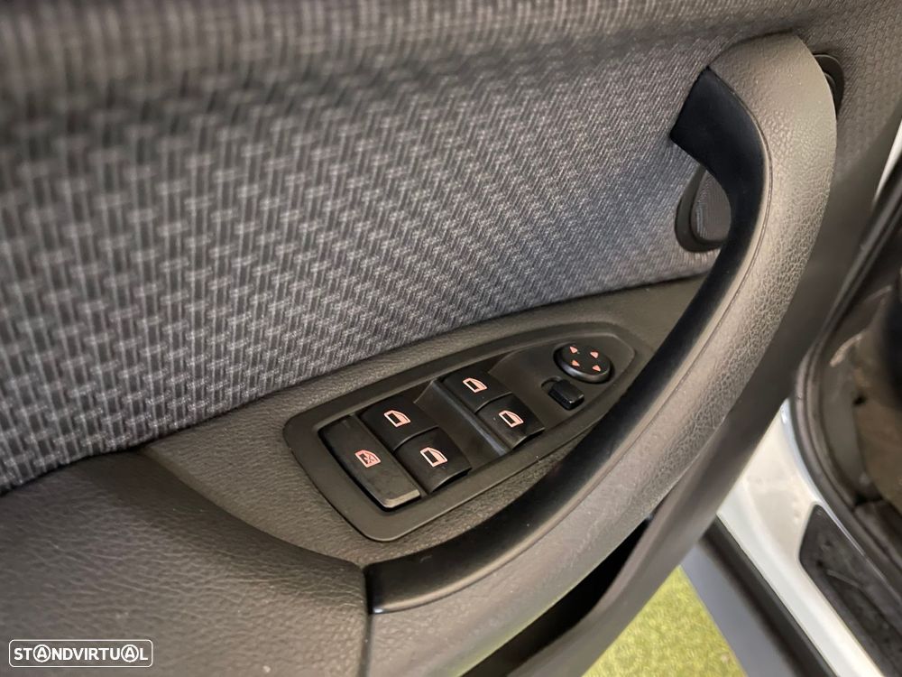 BMW X1 18 d sDrive Advantage - 28