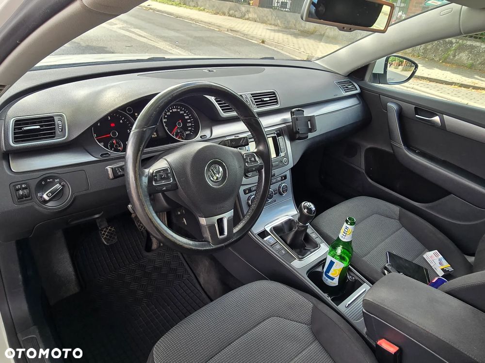 Volkswagen Passat 2.0 TDI BlueMotion Technology Comfortline - 13