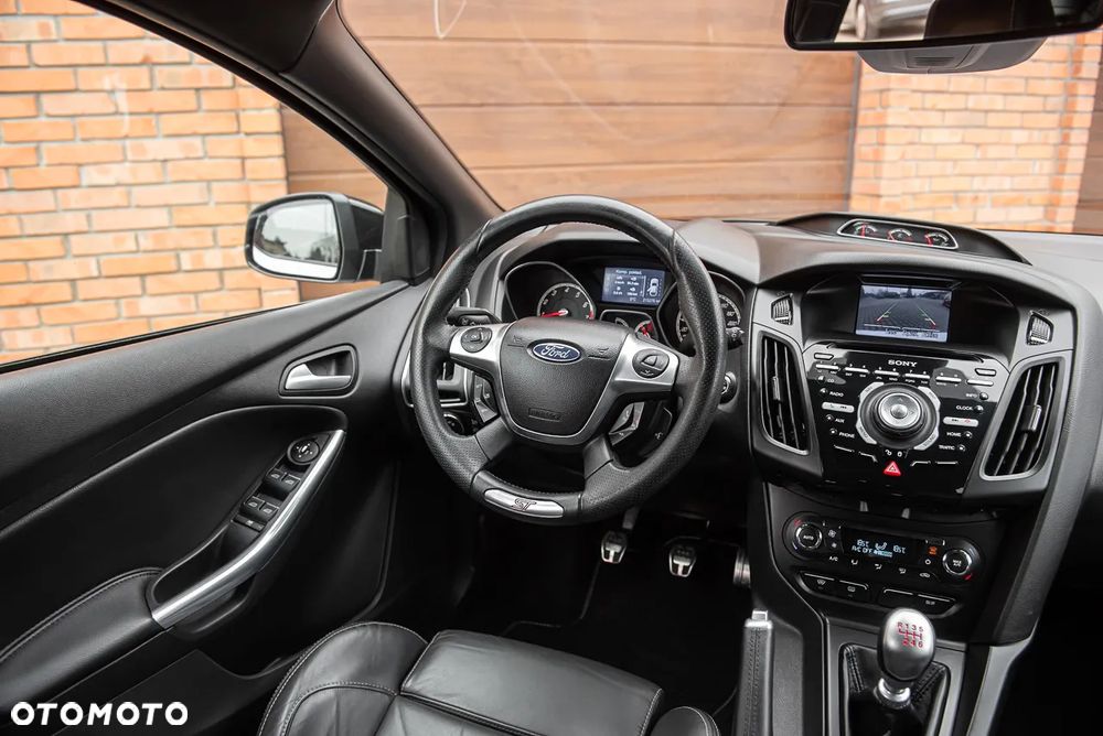 Ford Focus 2.0 EcoBoost ST - 29