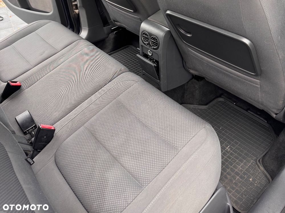 Volkswagen Golf Plus - 11