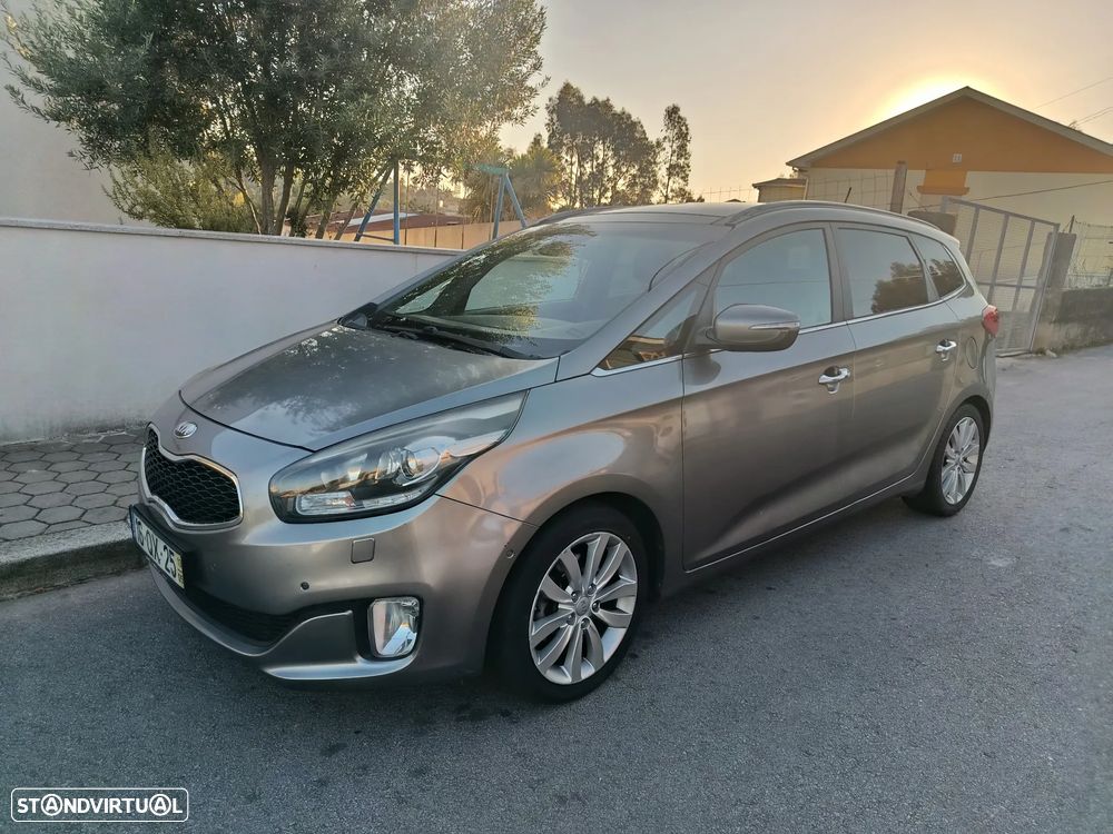 Kia Carens - 1