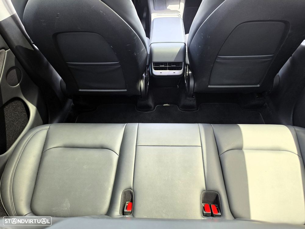 Tesla Model Y Long Range Dual Motor AWD - 43