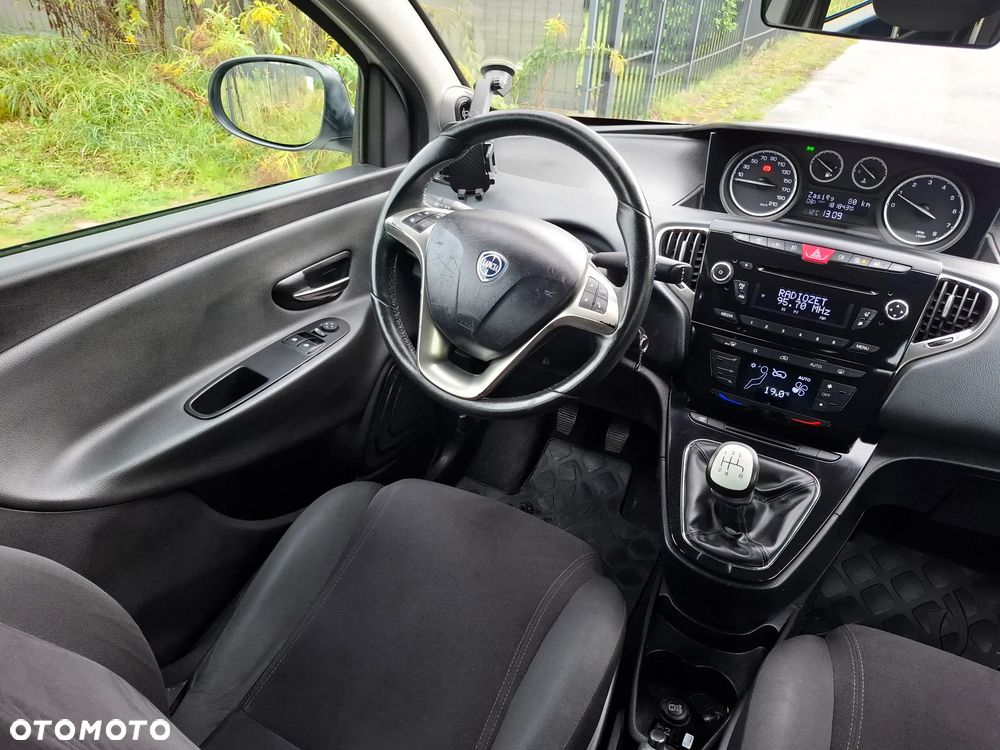 Lancia Ypsilon Y 1.2 8v Platinum - 23