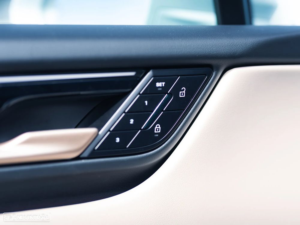 Porsche Macan Electric 4 - 23