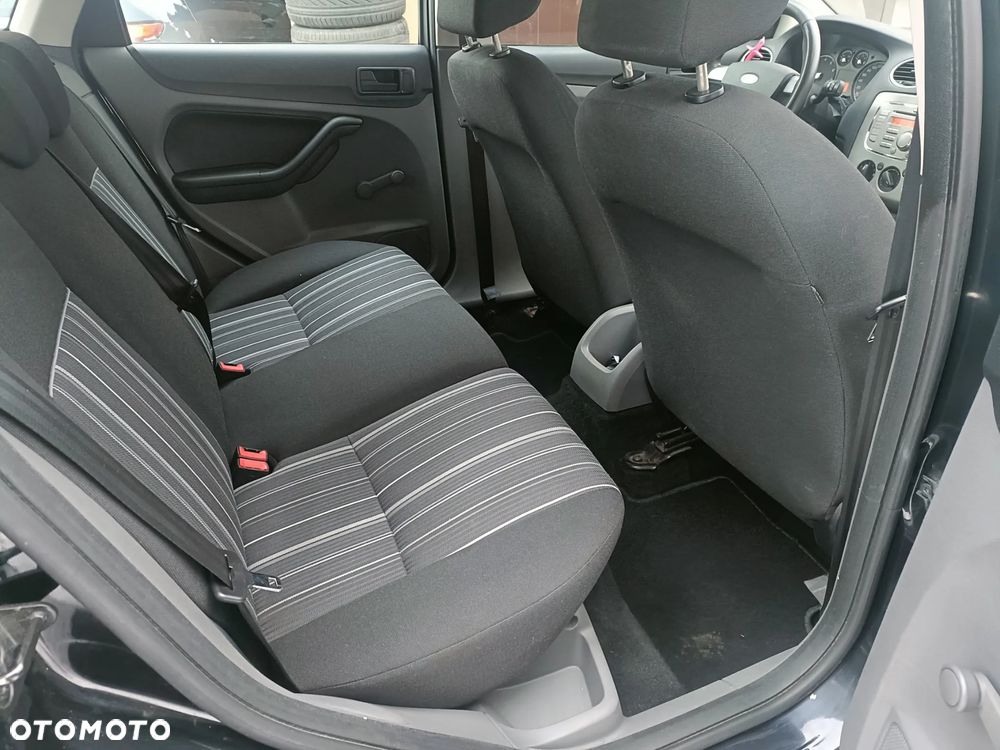 Ford Focus 1.6 Ambiente - 8