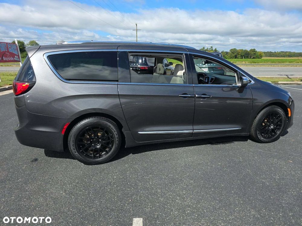 Chrysler Pacifica - 18