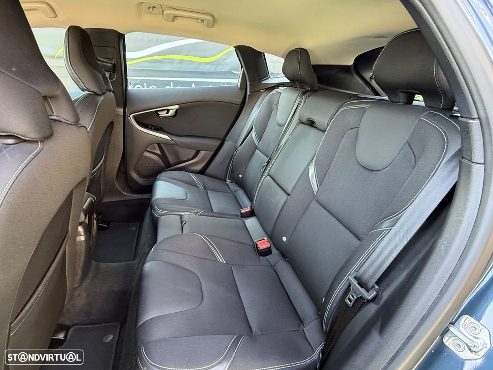 Volvo V40 2.0 D3 Momentum - 18