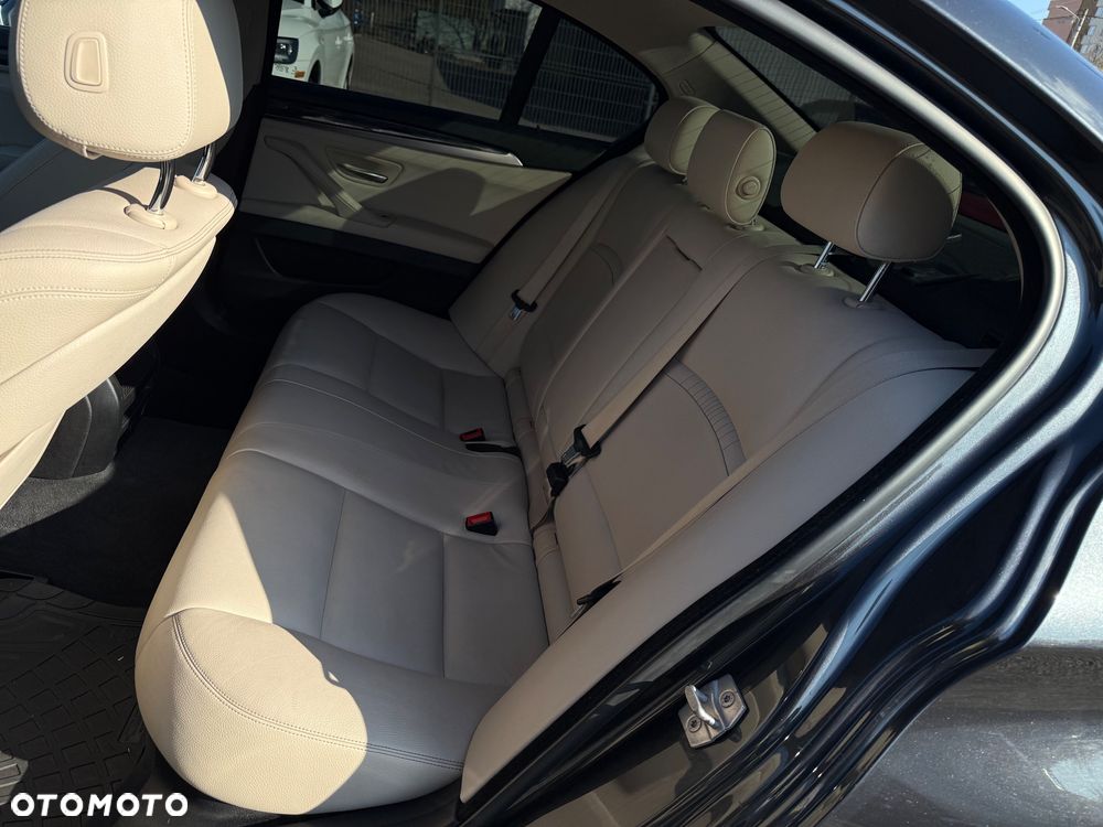 BMW Seria 5 518d - 12