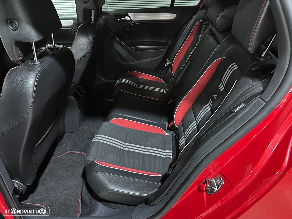 VW Golf 2.0 GTI adidas - 24