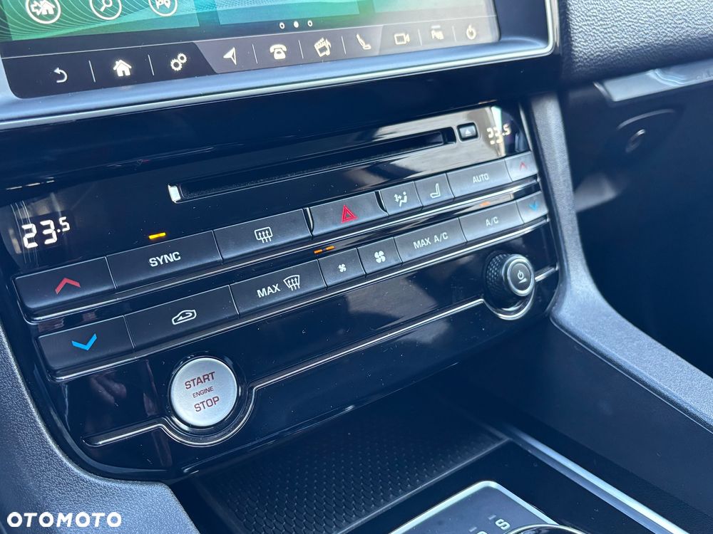 Jaguar F-Pace 2.0 i4D AWD R-Sport - 34