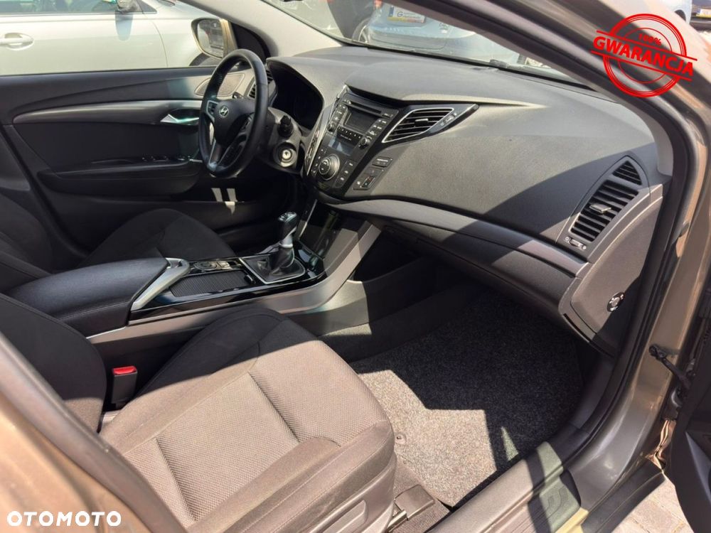 Hyundai i40 Kombi blue 1.6 Family+ - 35