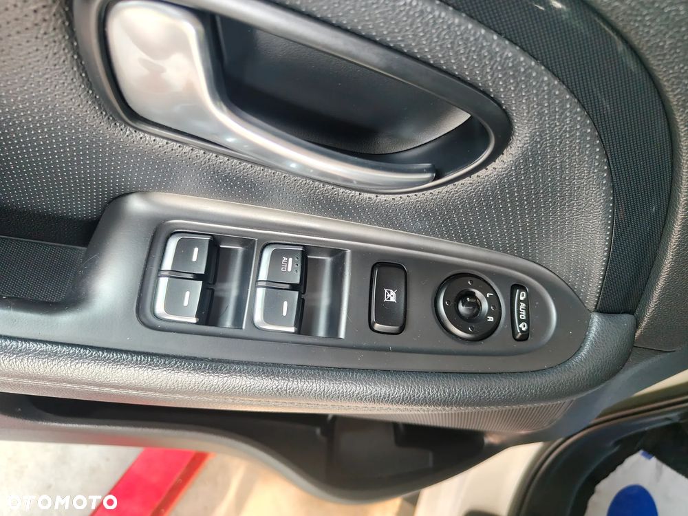 Kia Carens - 15