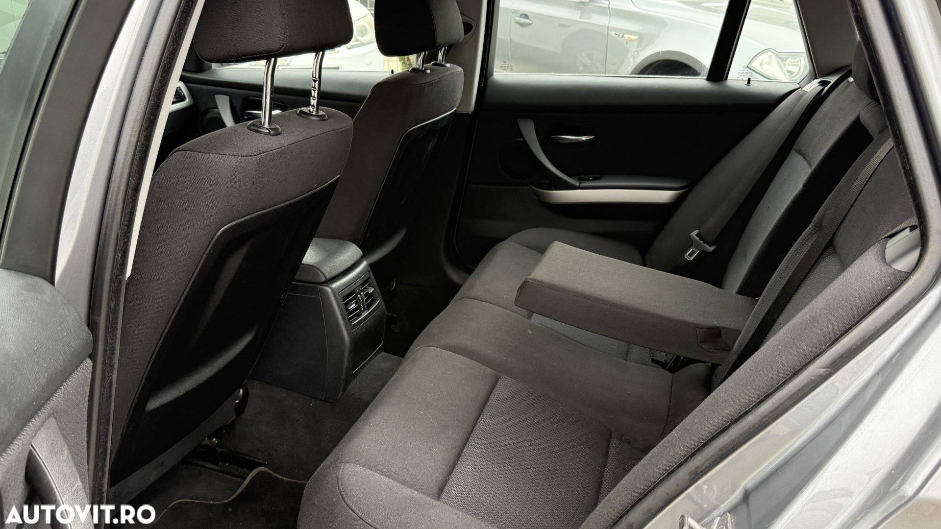 BMW Seria 3 316i Touring - 9