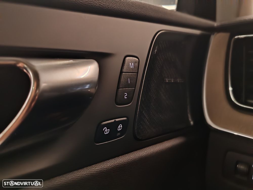 Volvo XC 60 2.0 B5 Inscription AWD - 12