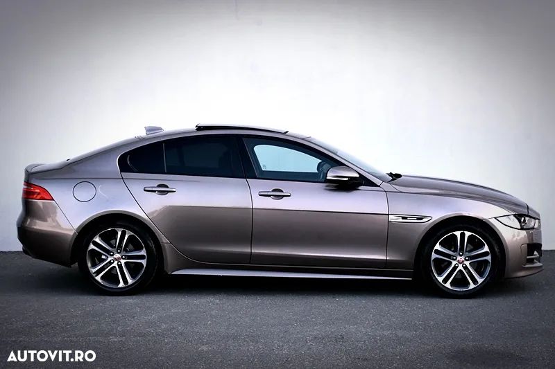 Jaguar XE 2.0 R-Sport - 9