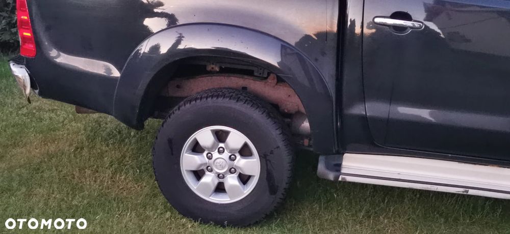 Toyota Hilux 2.5 D-4D DLX + - 5