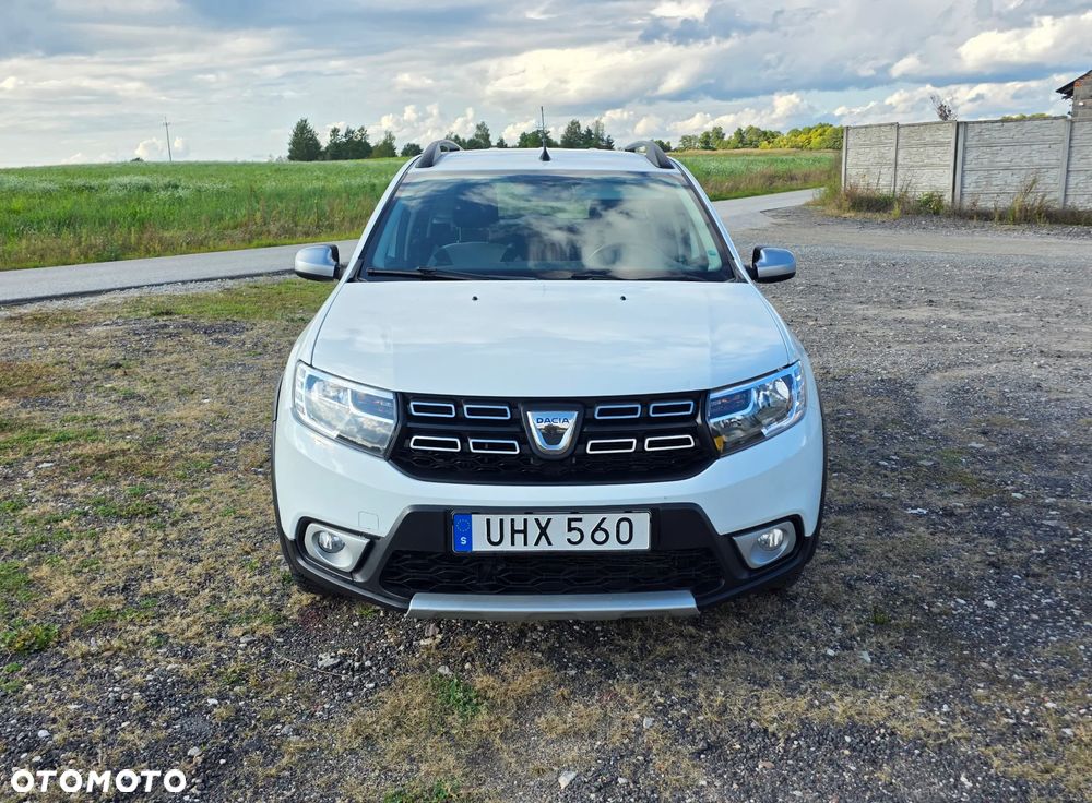 Dacia Logan TCe 90 S&S Easy-R Stepway Celebration - 4