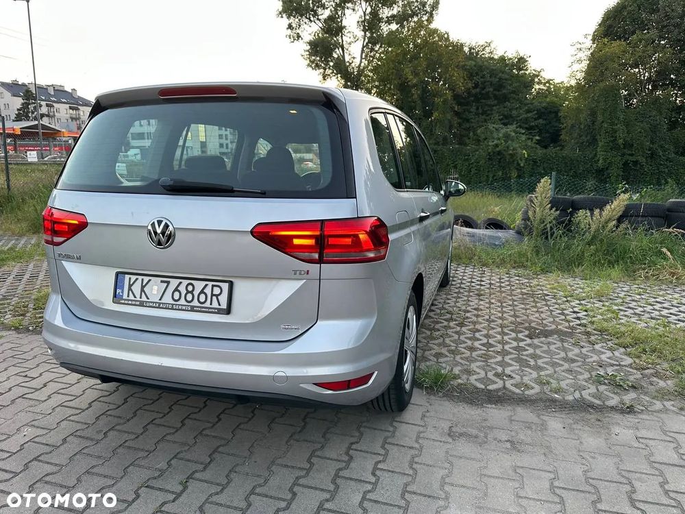 Volkswagen Touran - 11