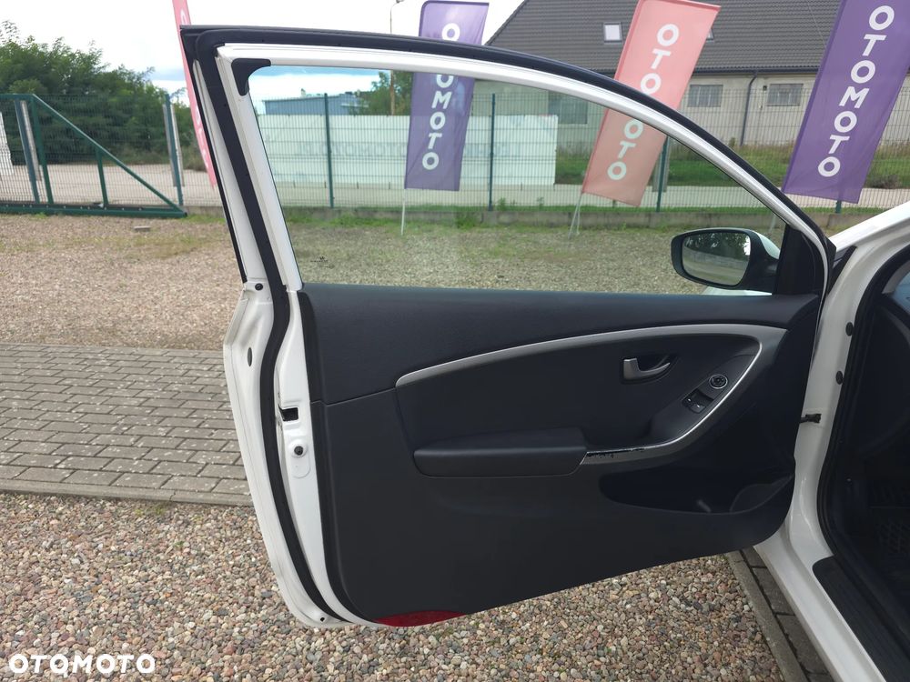 Hyundai i30 1.6 Classic + - 17