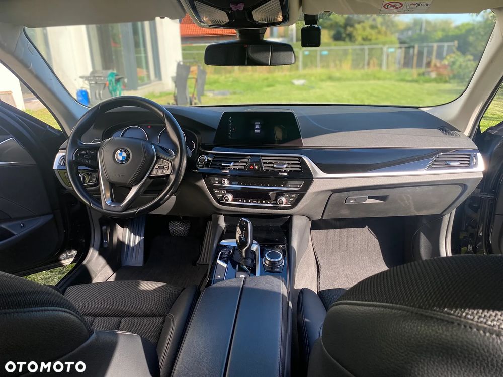 BMW Seria 5 518d Business Edition sport - 29