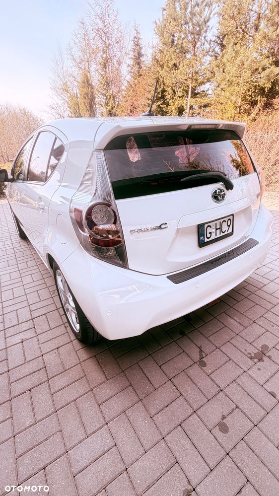 Toyota Prius (Hybrid) - 18