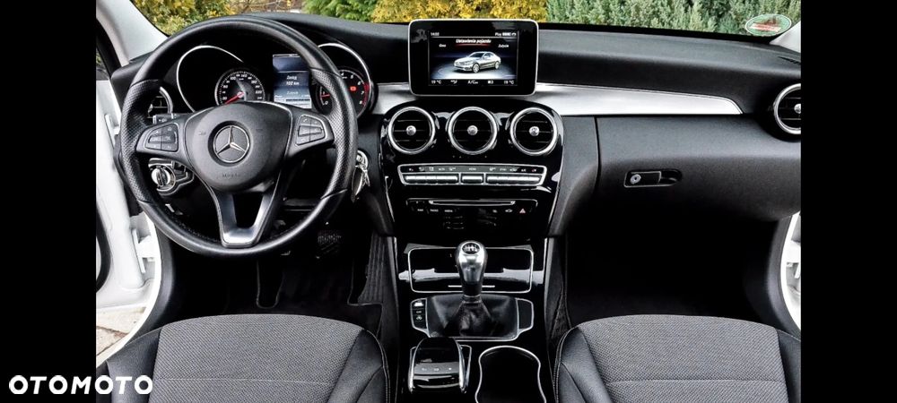Mercedes-Benz Klasa C 180 CGI BlueEff Avantgarde - 26