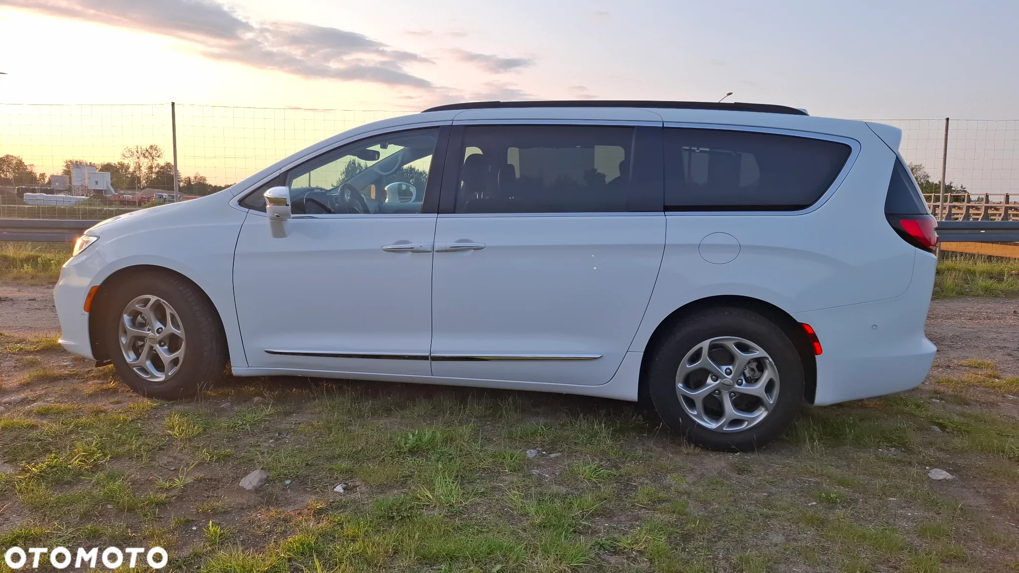 Chrysler Pacifica - 8