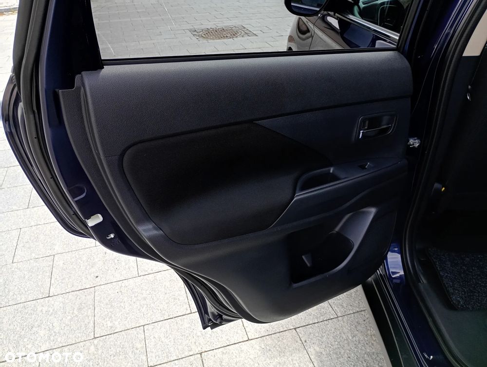 Mitsubishi Outlander 2.0 2WD Inform - 24