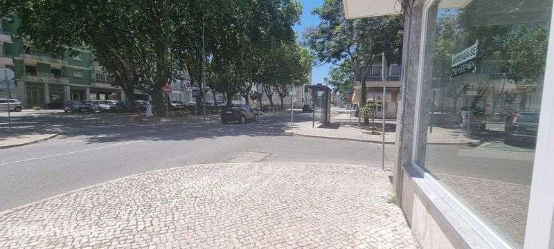 Aluga-se Loja Mem Martins, excelente localização! - Grande imagem: 3/10