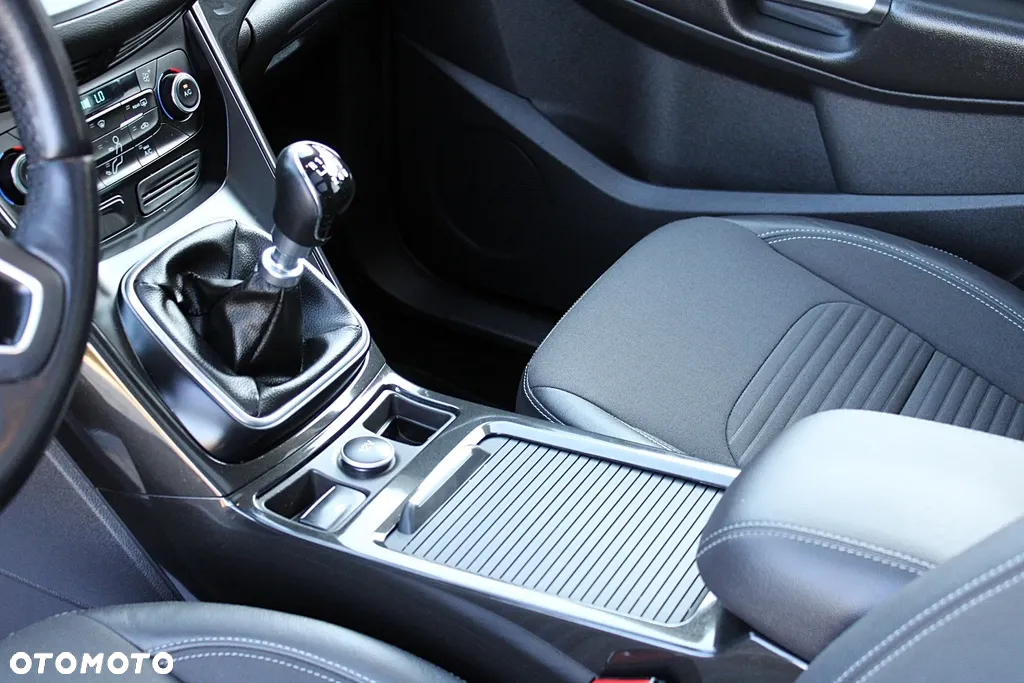 Ford Kuga 1.5 EcoBoost 2x4 Titanium - 19