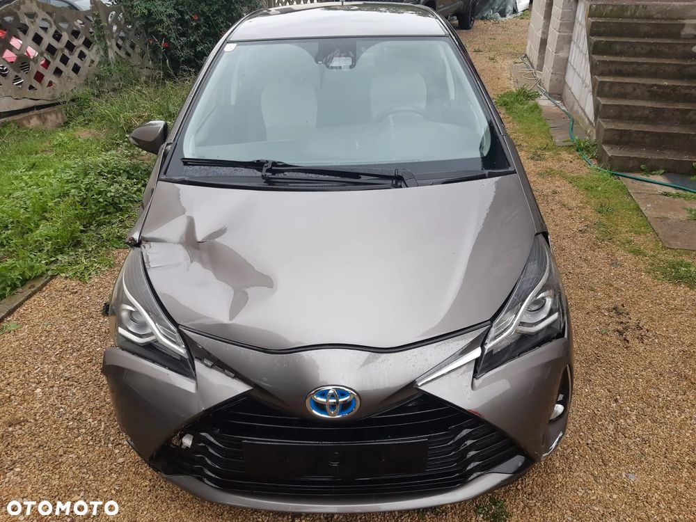Toyota Yaris Hybrid 100 Premium - 4