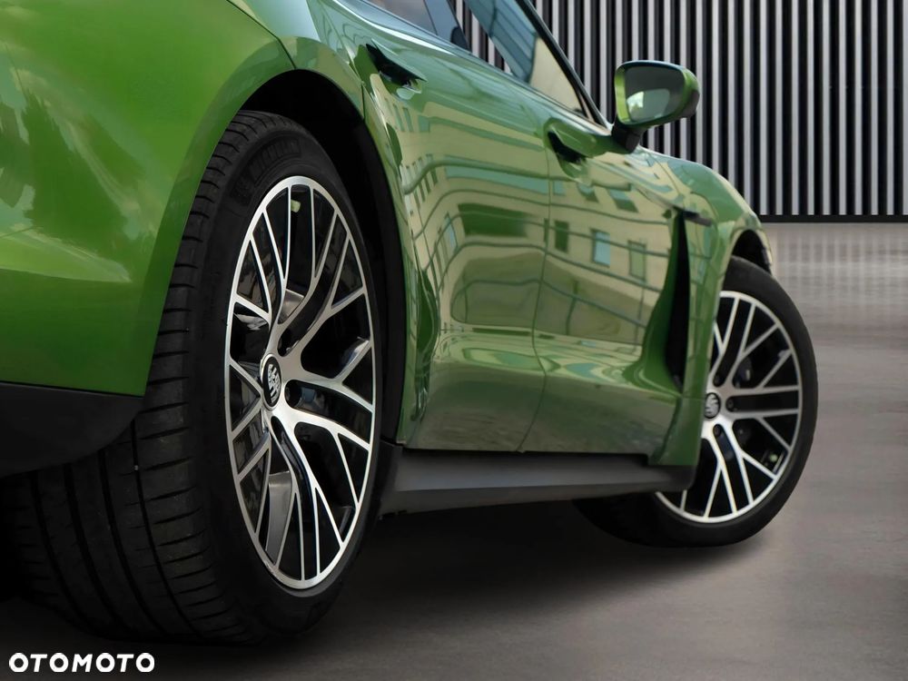 Porsche Taycan - 11