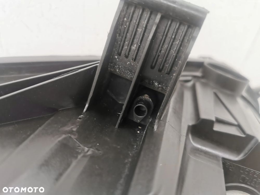 Lampa przednia prawa Ford Fiesta Mk7 Lift - 11