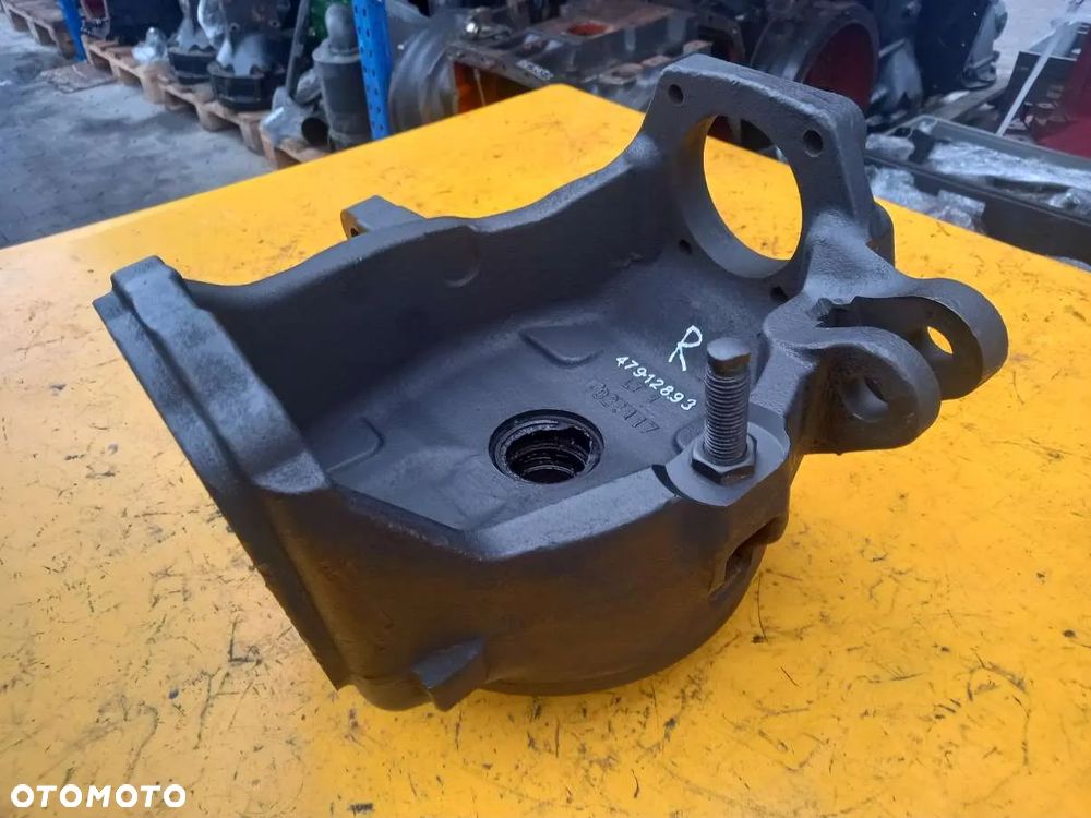 Zwrotnice przedniej osi lewa 47885850 prawa 47912893 New Holland T7.230 - 8